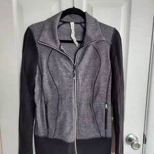 Lululemon zip up sweater Heather gray and black with pockets size 8